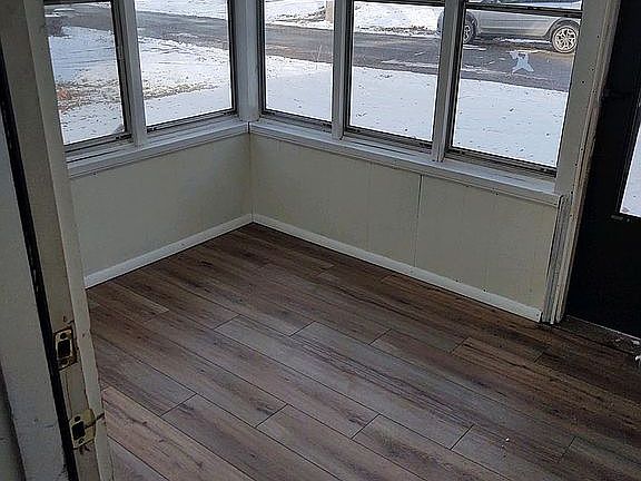 2nd image of 31 River St
