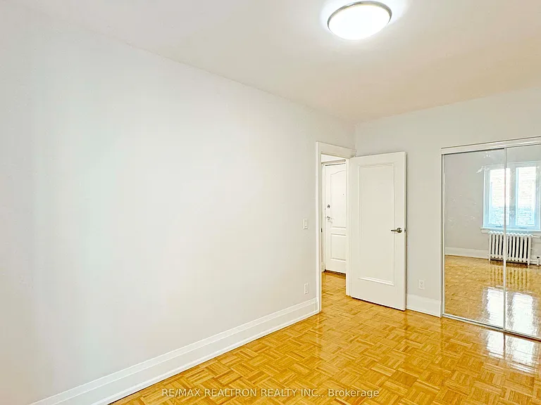 394 Avenue Rd #406 — Photo 8