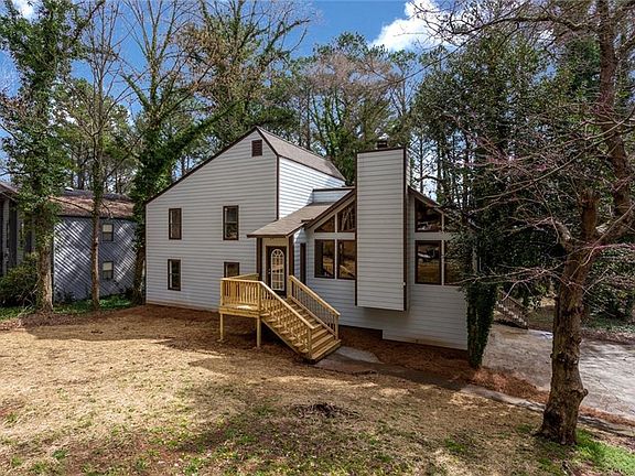2nd image of 3968 Fairington Dr