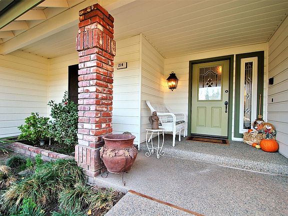 5th image of 214 E Denise Ave