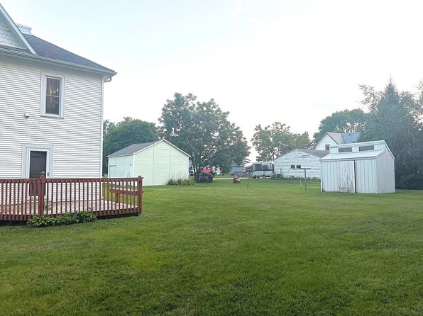 307 S Cameron Ave, Graettinger, IA 51342