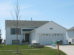 420 Burdick Ct, Grand Forks, ND 58203