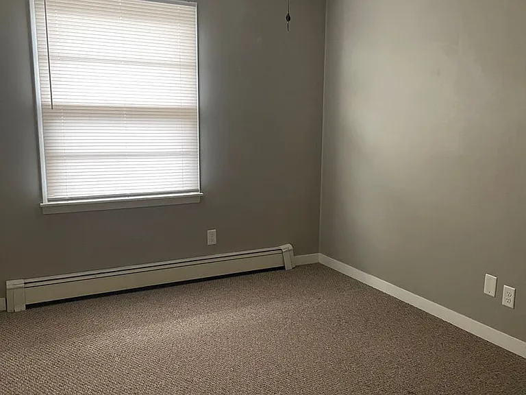 2217 Muscatine Ave — Photo 4