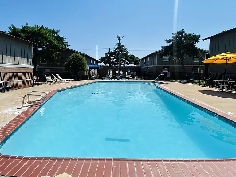 Yukon Heights Apartments — Photo 37