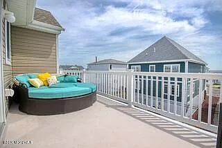 4 bed, 3.5 bath, 2132 sqft, $9,500 — Photo 4