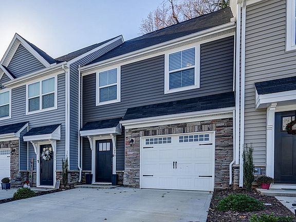 3rd image of 479 Triple Crown Way