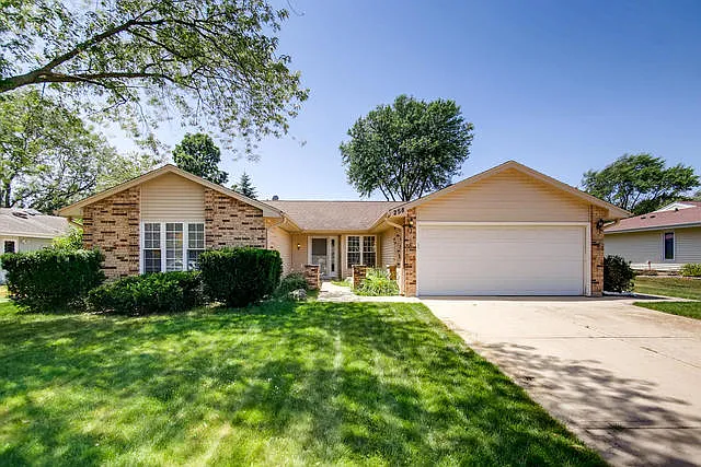 258 Arbor Ln photo 1