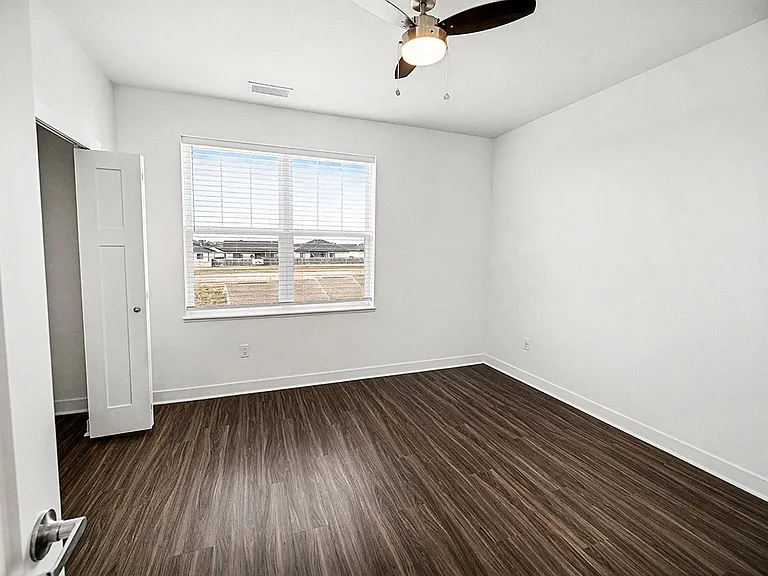 The Grove Apartment Homes — Photo 28