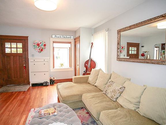 4th image of 333 E Peach Orchard Ave