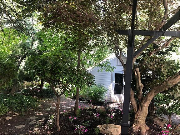 5th image of 712 Brown Ave