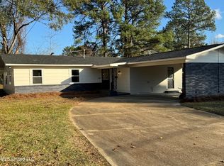 1262 Summer Ln, Jackson, MS 39211