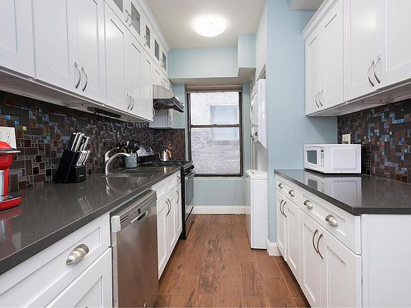 3rd image of 146 E 49th St APT 6B