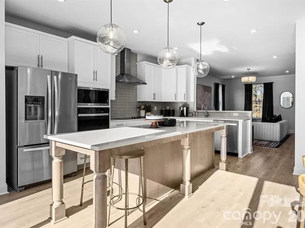 15351 Ballancroft Pkwy, Charlotte, NC 28277