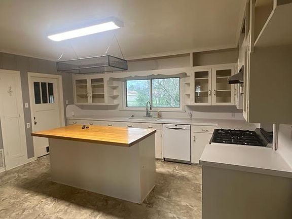4th image of 305 E Ann Dr