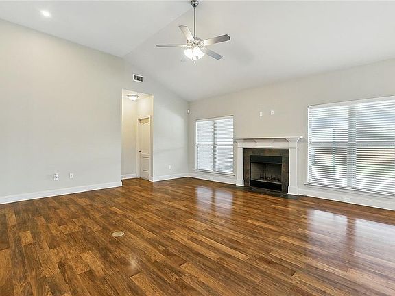 4th image of 2488 New Iberia Cir