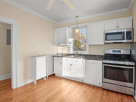 2nd image of 875 Townsend Ave #2
