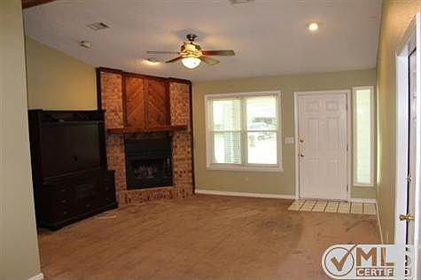 3rd image of 2727 Leary Ln