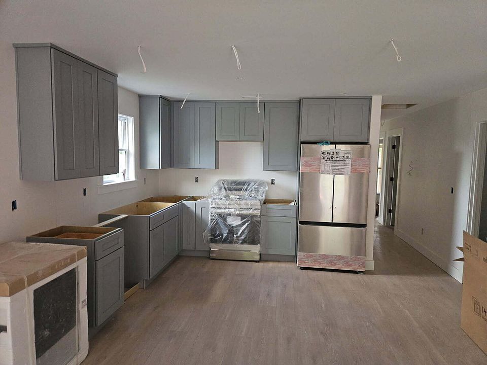 2nd image of 736 Belle Vista Ave