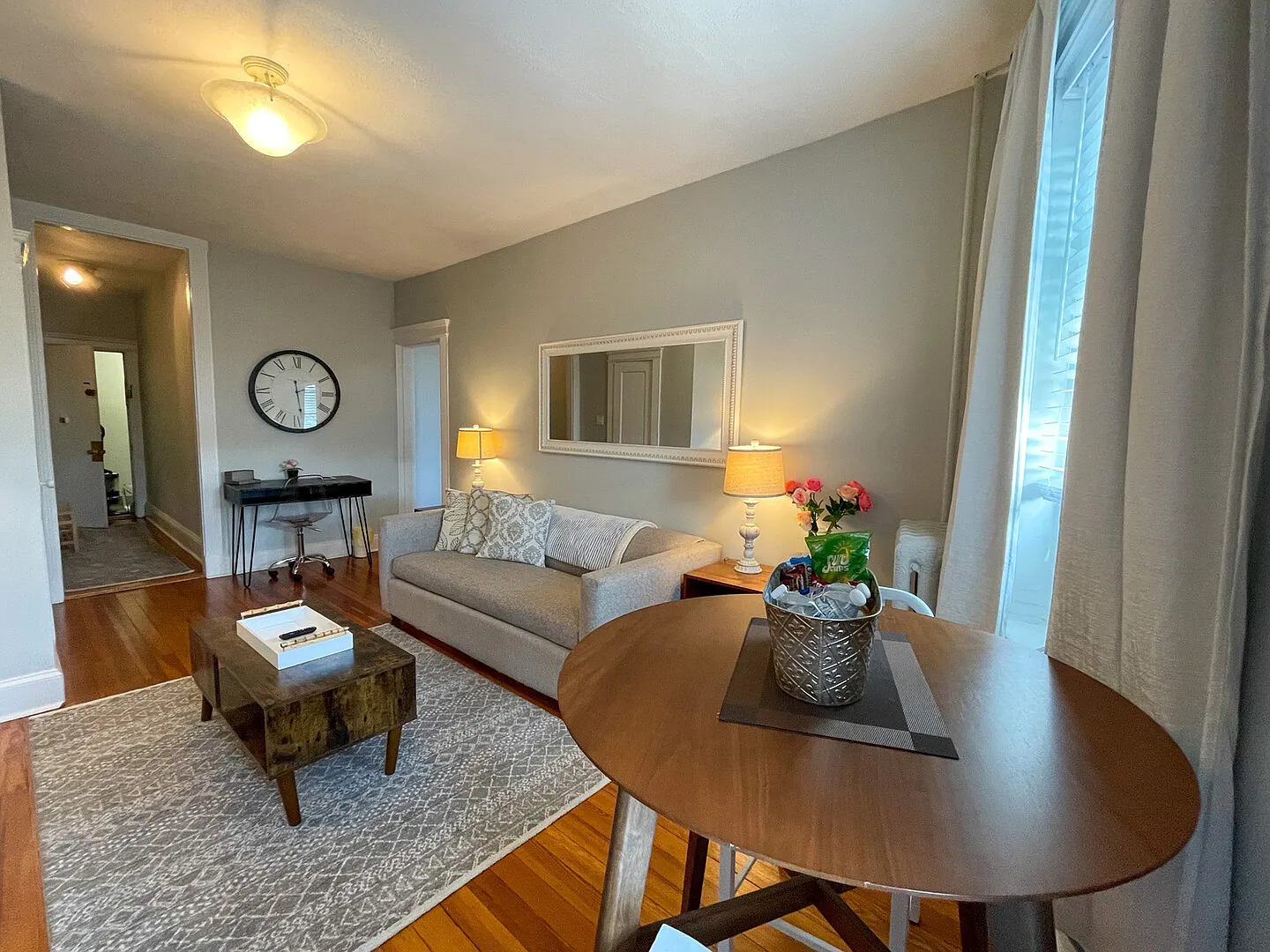 ORK3146 Sun-Filled 1-Bed w/ City Views — Photo 3