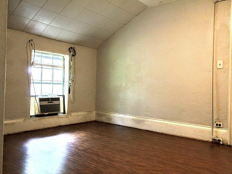 1021 College Ave — Photo 20