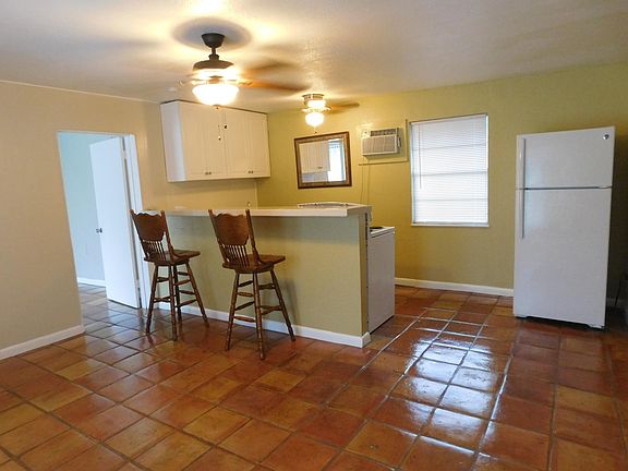 4th image of 4946 N Palm Ave