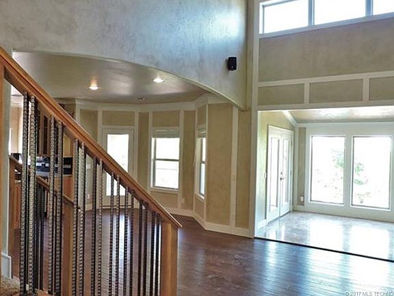 4th image of 19402 Redbud Dr