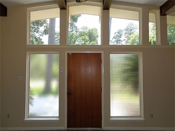 3rd image of 211 Lake Harbor Ln