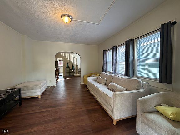 4th image of 3673 Birchwood Ave