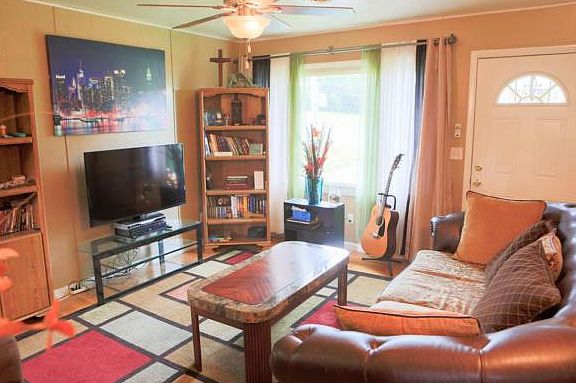 5th image of 212 Green Valley Dr