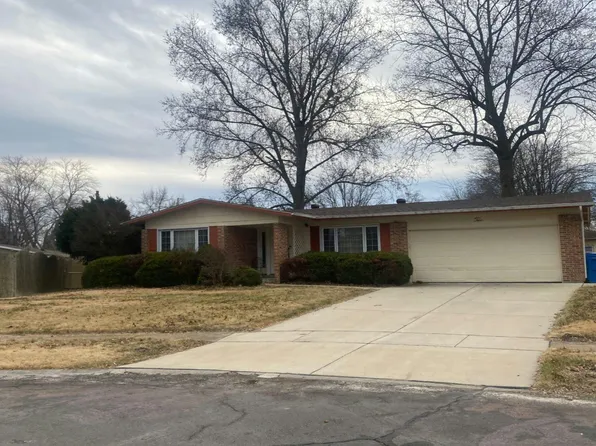 3 Colonial Ct, Florissant, MO 63031