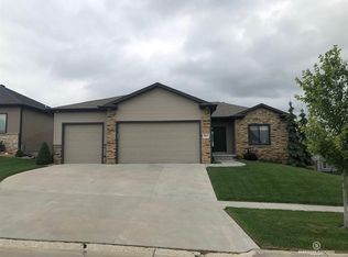 3040 Rawhide Dr, Lincoln, NE 68507