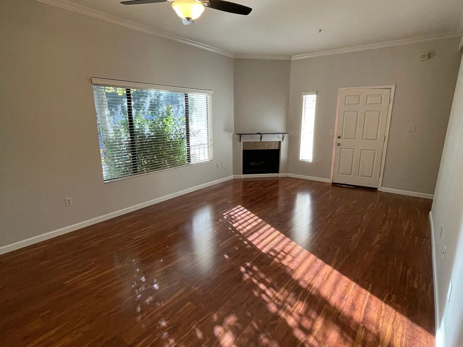 3 bed, 1220 sqft, $1,890 — Photo 2