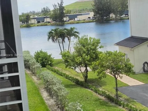 4311 Crystal Lake Dr APT 321, Pompano Beach, FL 33064