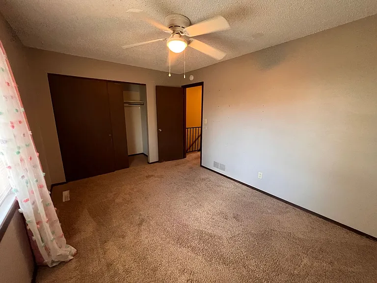 434 Hawaii Ct — Photo 16
