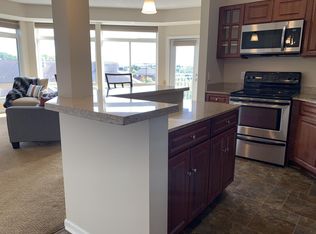 649 Old Highway 8 NW APT 233, New Brighton, MN 55112