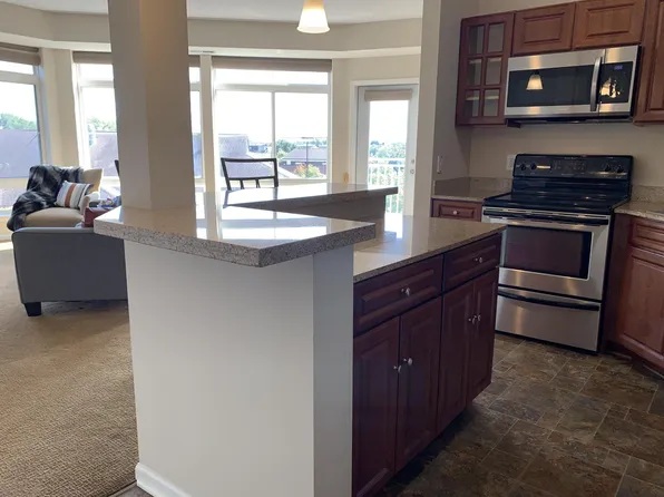 649 Old Highway 8 NW APT 233, New Brighton, MN 55112