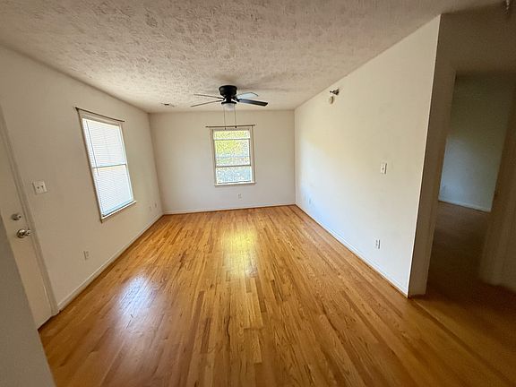 2nd image of 841 Vista View Ln #11