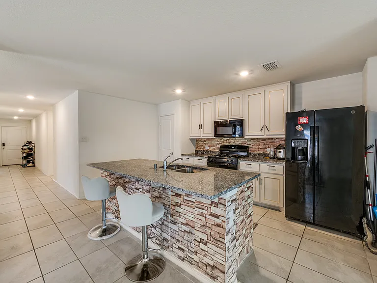 1416 Claireborne Ct — Photo 15
