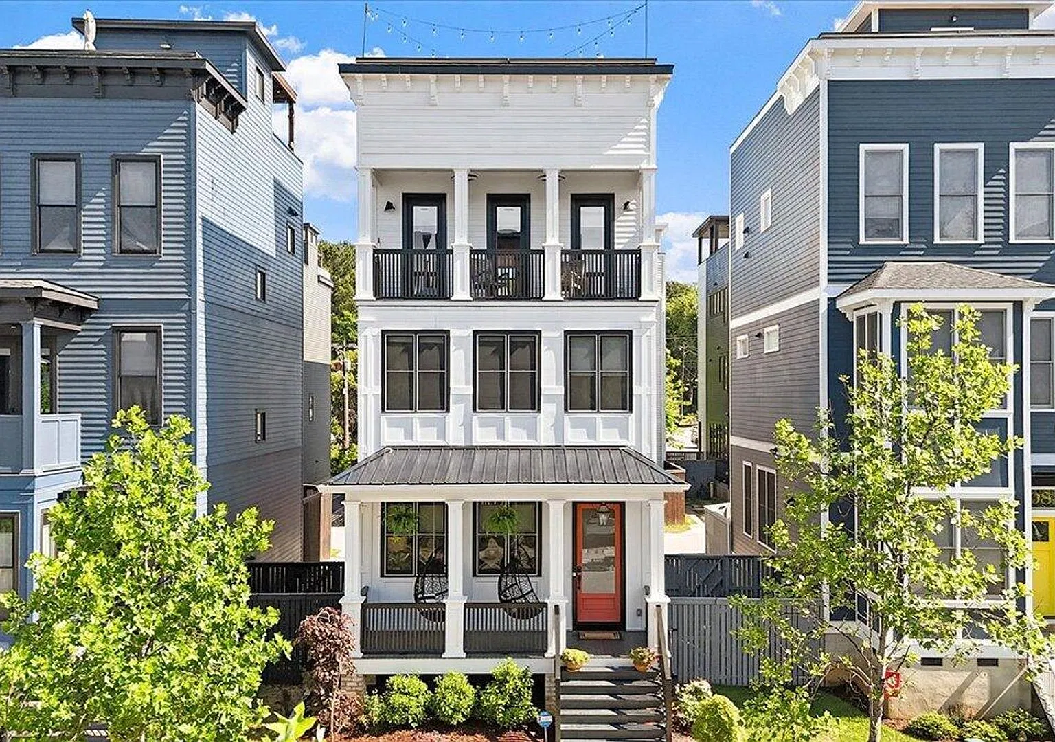 Luxurious 3BD, 2.5BA Downtown Raleigh Home with a Fenced Yard and Partially Covered Rooftop Terra... — Photo 3