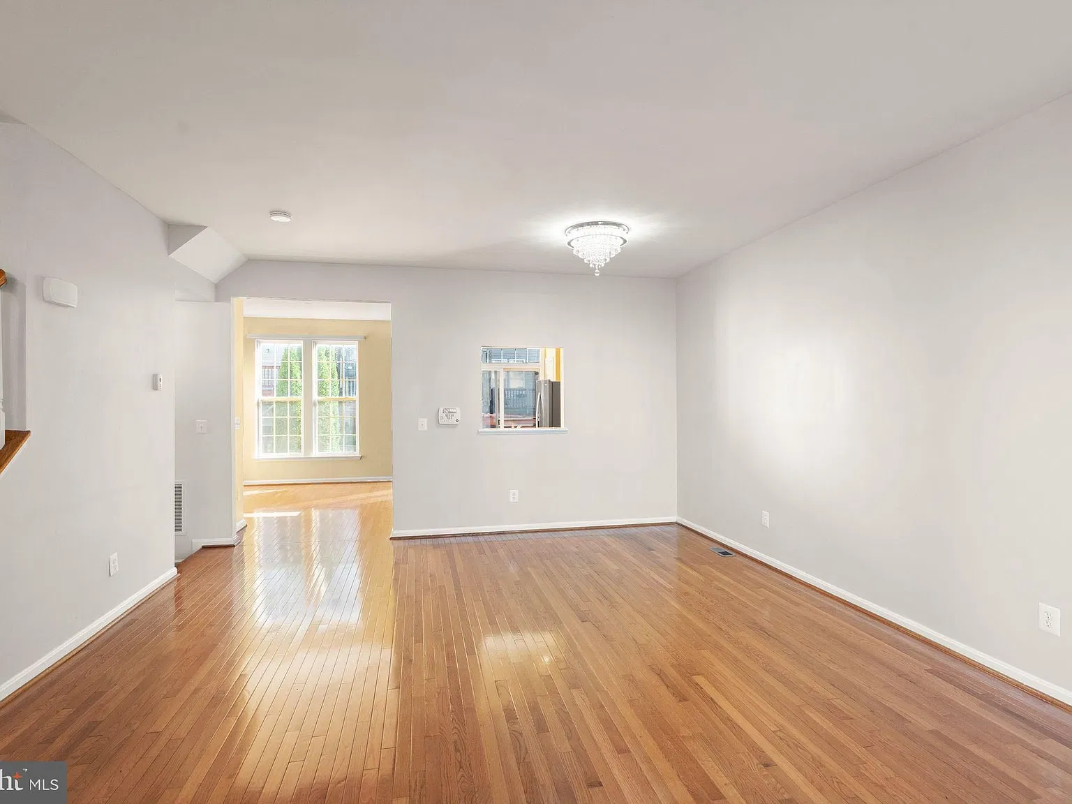 3 bed, 3.5 bath, 1973 sqft, $2,800 — Photo 3