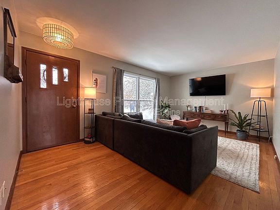 5th image of 2728 Vassar Dr SE