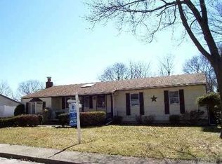22 Asbury Dr, Smithtown, NY 11787