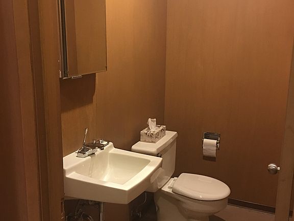 Wood clad bsmt 1/2 bath