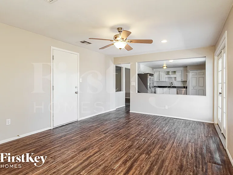 3733 E Eugie Ave — Photo 6