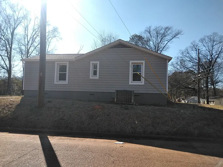 701 W Walnut St — Photo 18