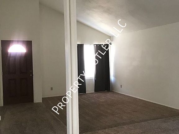 5th image of 4795 E Navajo St