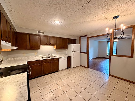 5th image of 110 Elleta St #10