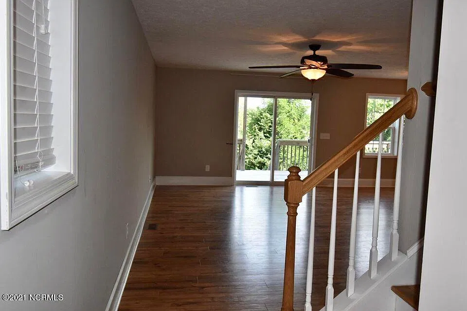 3 bed, 2.5 bath, 1360 sqft, $2,150 — Photo 4