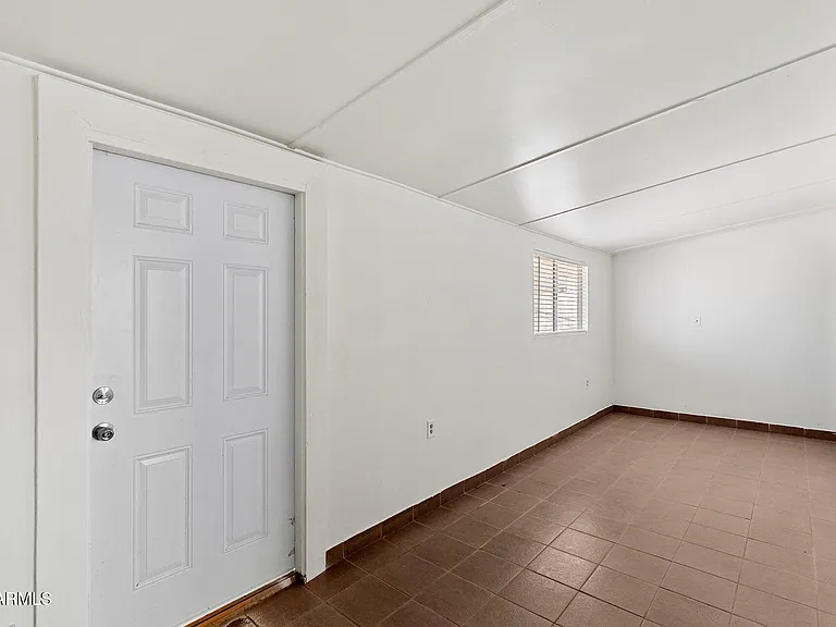 2246 W Sierra St — Photo 21
