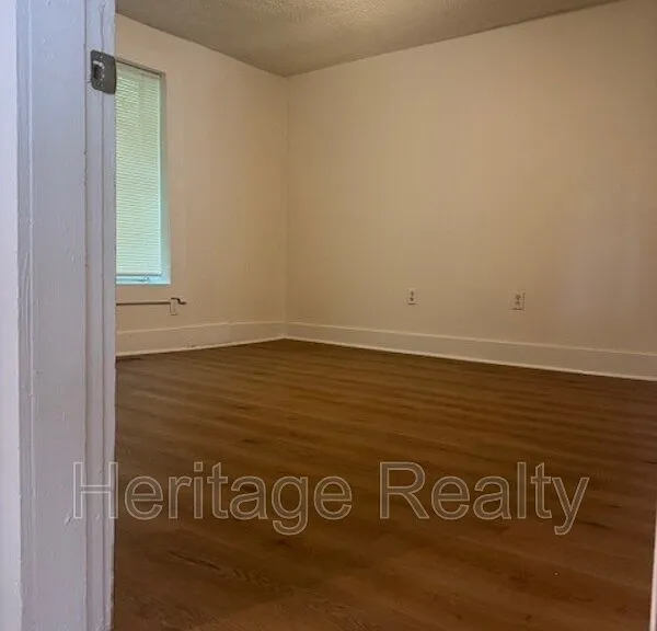 2400 Center Ave — Photo 14